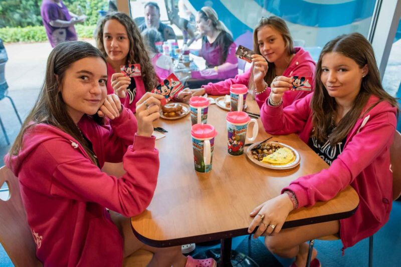 Disney's Gift Card y Mugs en tu viaje de 15