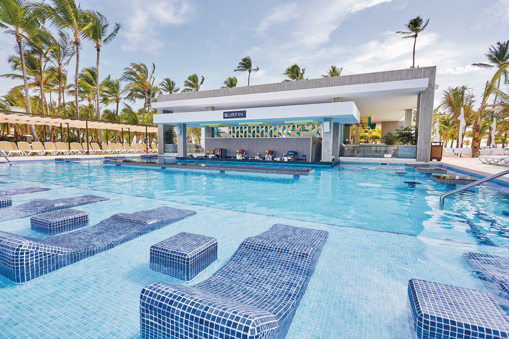 Poolbar en Hotel de Punta Cana para quinceañeras de Fifteens